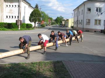 Mája bola dlhá a ťažká Mája bola dlhá a ťažká