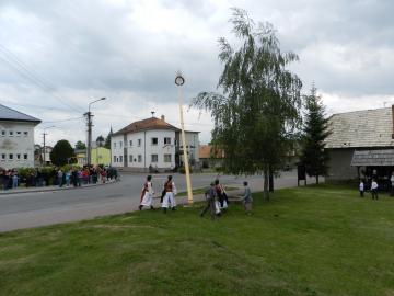 a mája našťastie spadla tam kde mala. a mája našťastie spadla tam kde mala.