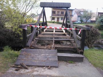 Preto bolo potrebné spodnú drevenú konštrukciu a d Preto bolo potrebné spodnú drevenú konštrukciu a d
