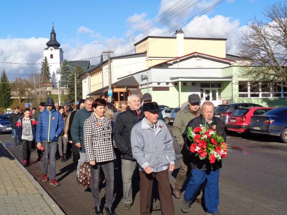 Červené maky 015.jpg Červené maky 015.jpg